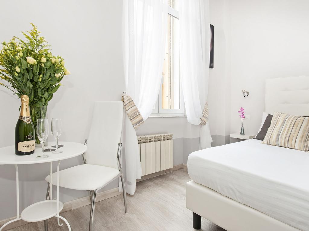 White Rooms Colosseo ローマ 部屋 写真