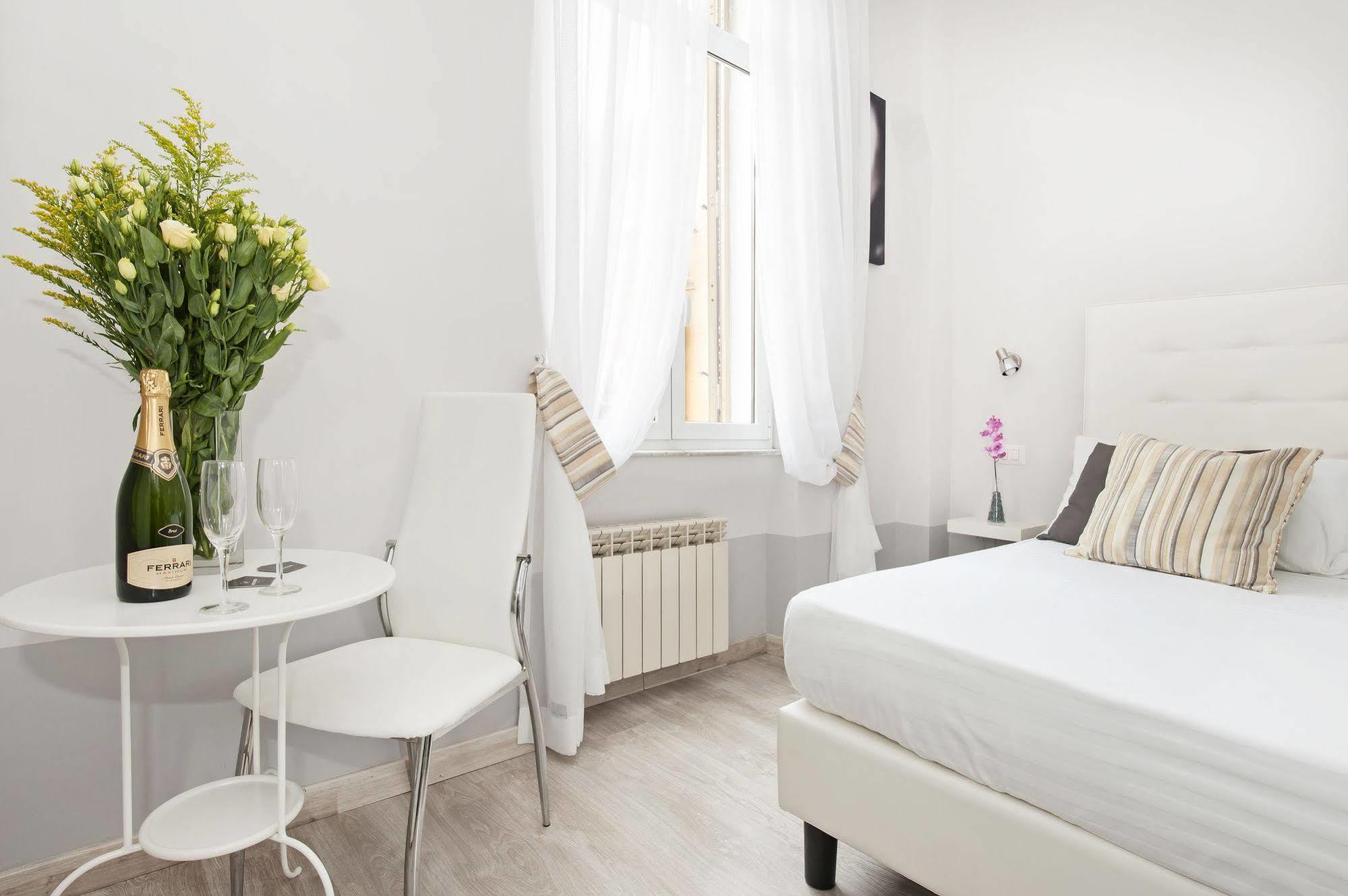 White Rooms Colosseo ローマ エクステリア 写真