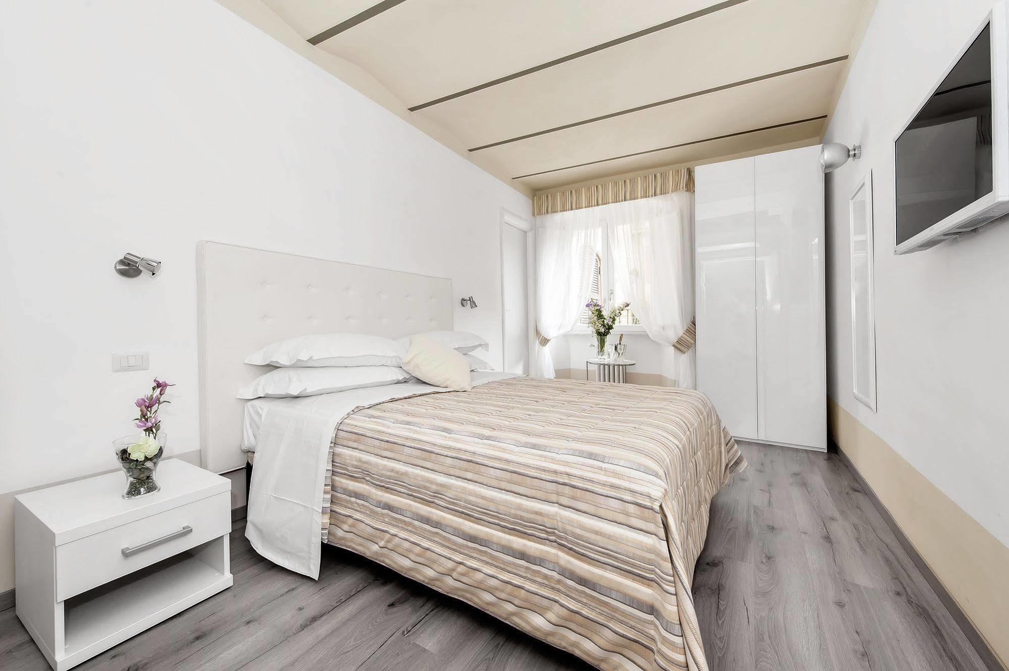 White Rooms Colosseo ローマ エクステリア 写真