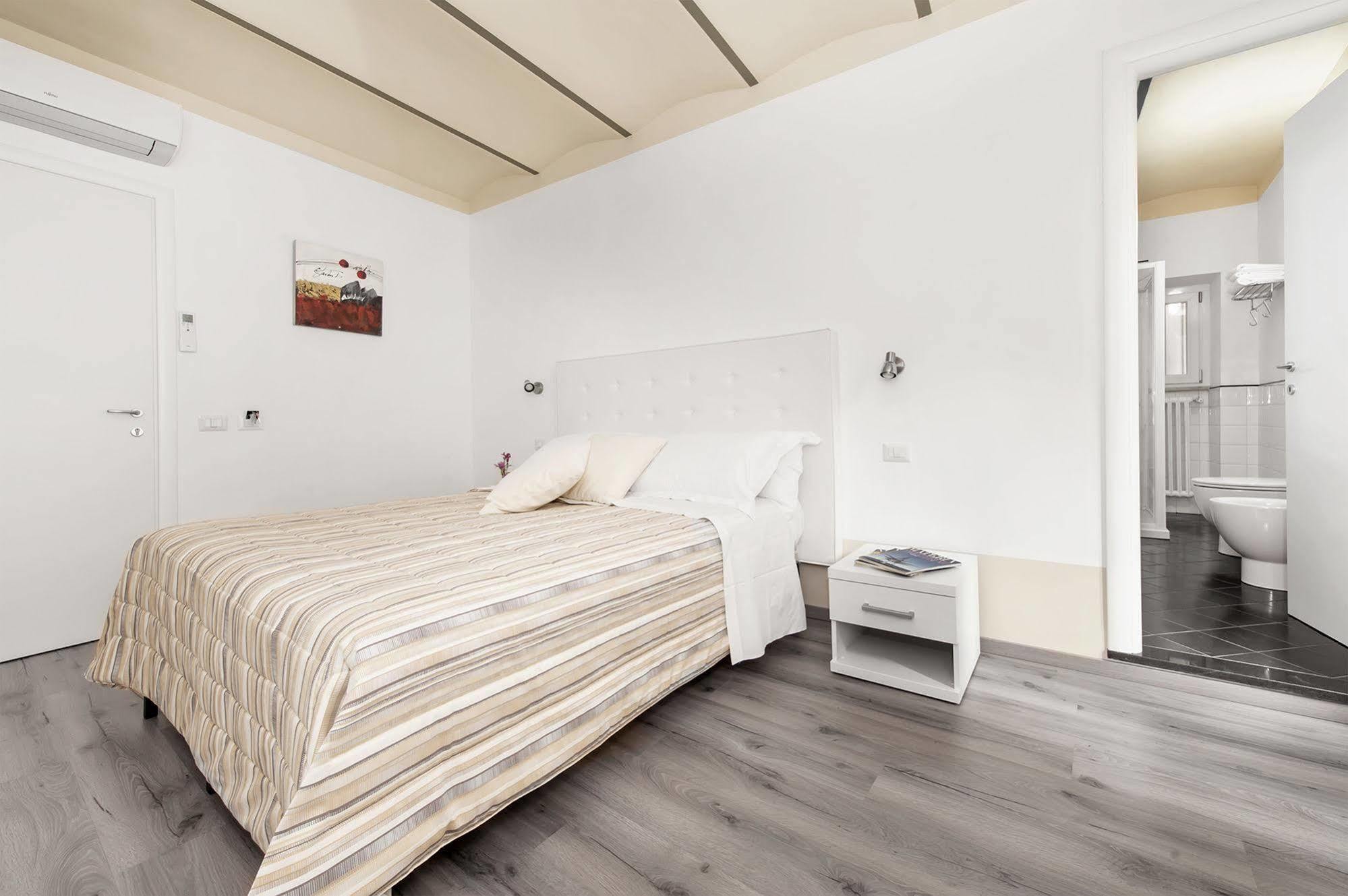 White Rooms Colosseo ローマ エクステリア 写真